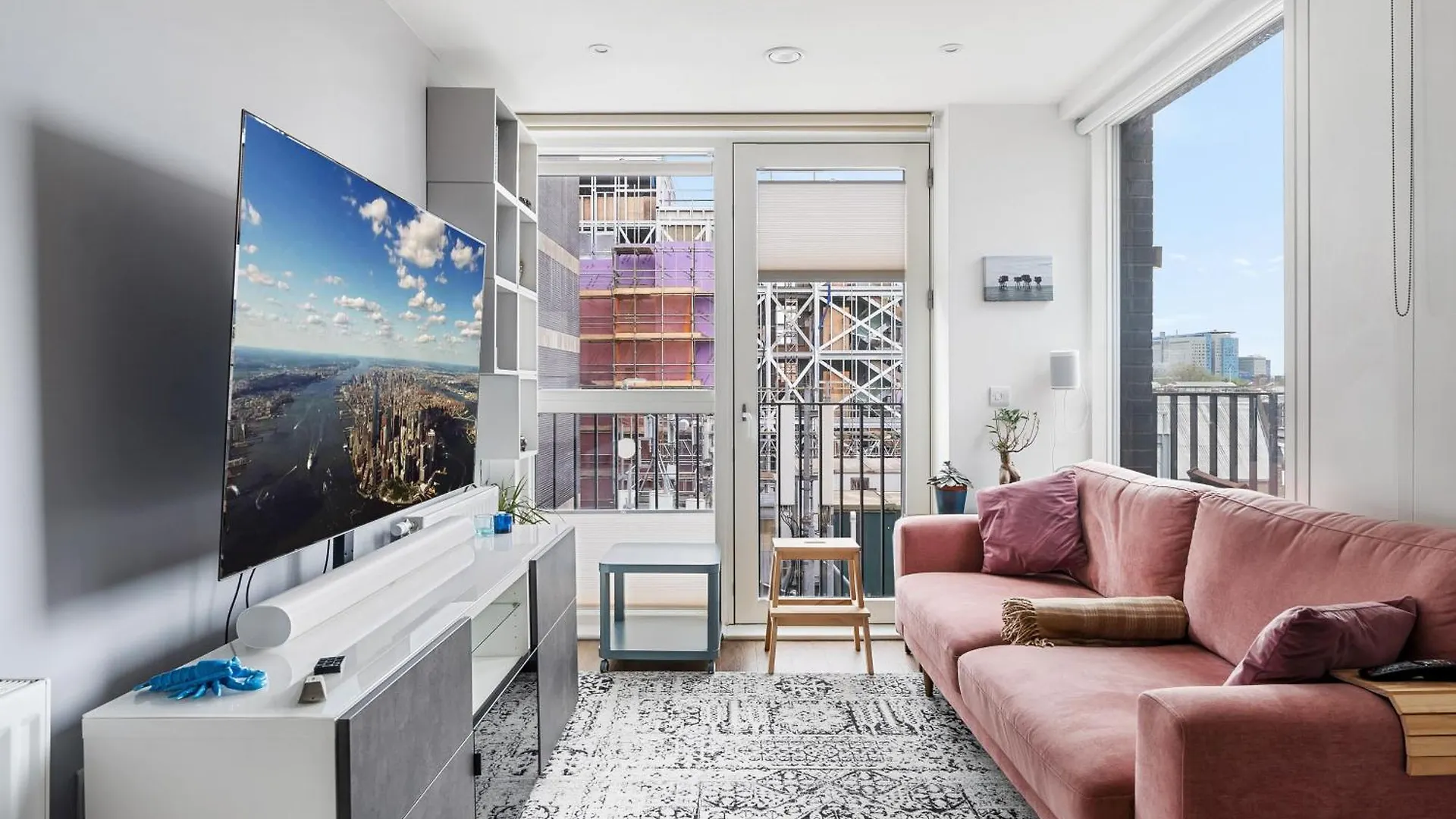 Impeccable Modern 2Br Apartment Peachy Stays London