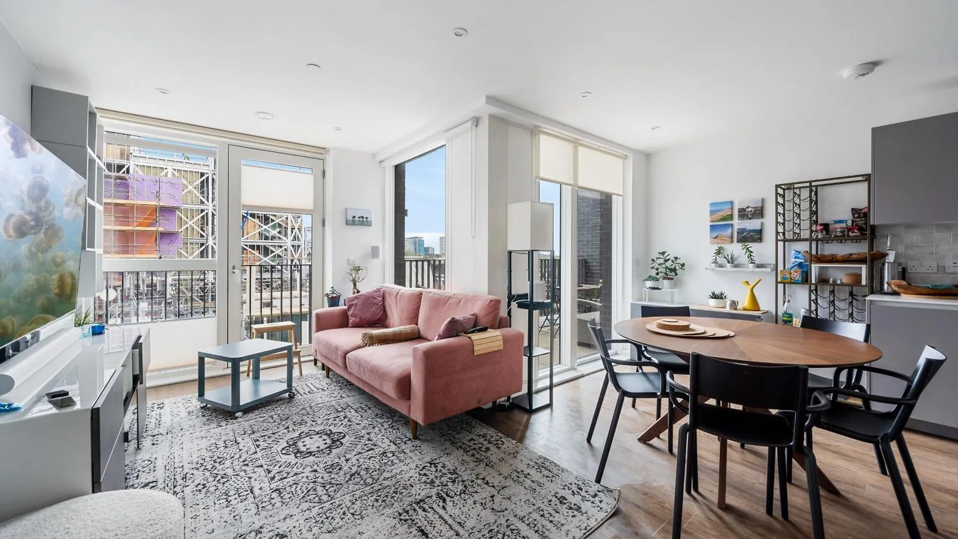 Impeccable Modern 2Br Apartment Peachy Stays London